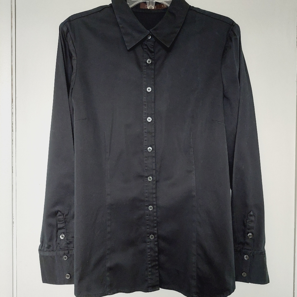 The Limited essential black shirt size XL.